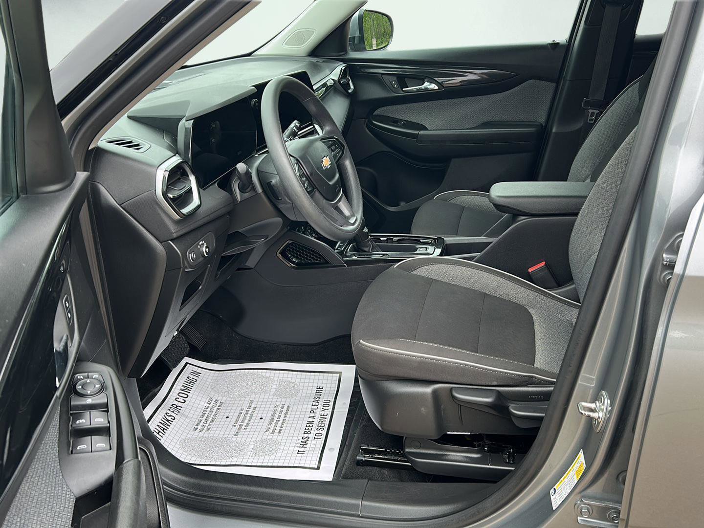 Used 2024 Chevrolet TrailBlazer LT w/ Driver Confidence Package FWD image 11