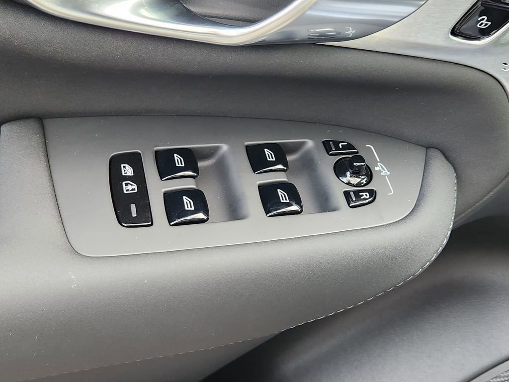 New 2026 Volvo XC90 B6 Ultra w/ Lounge Package image 4