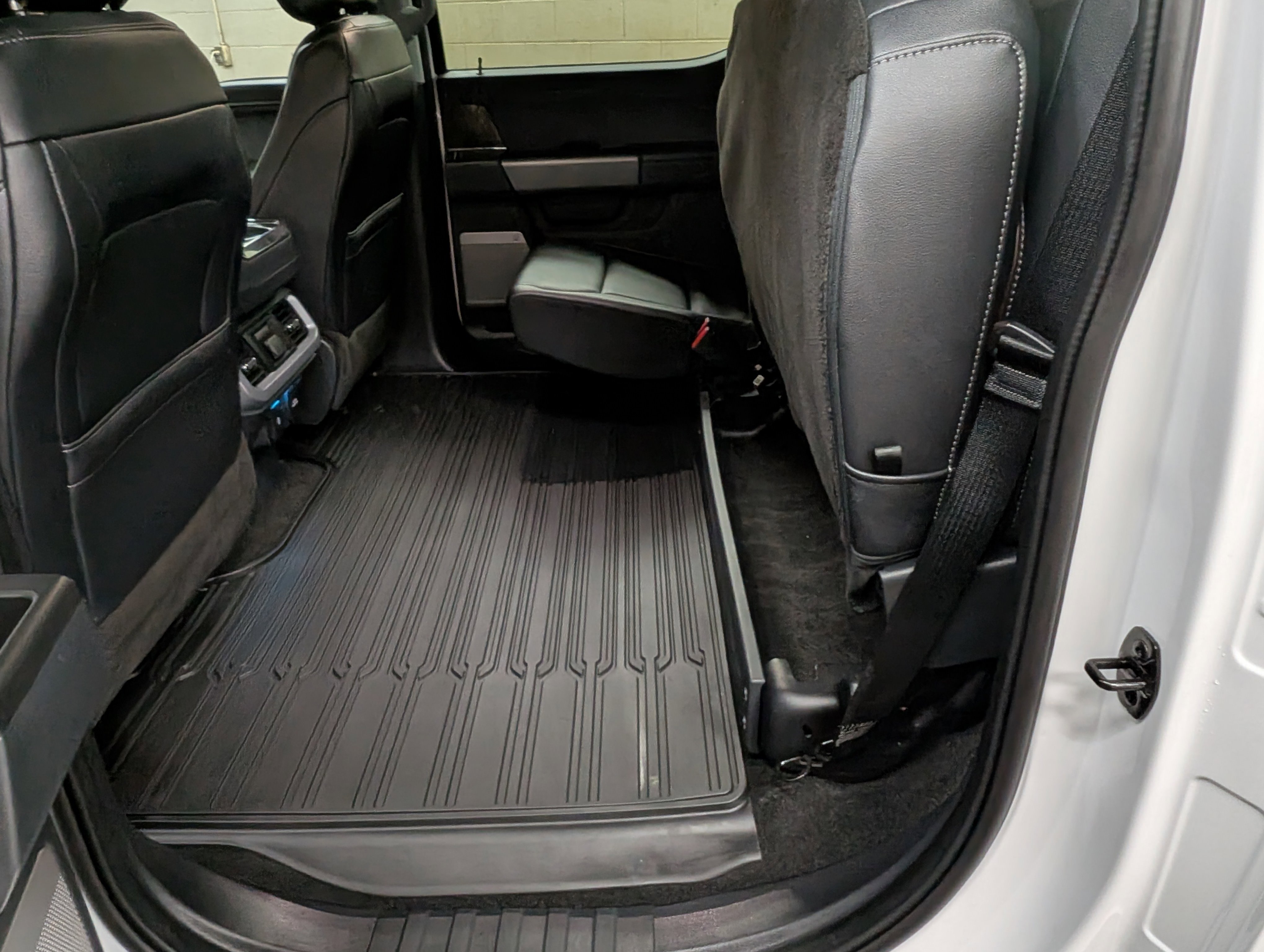 Used 2023 Ford F150 Lariat w/ Equipment Group 502A High image 8