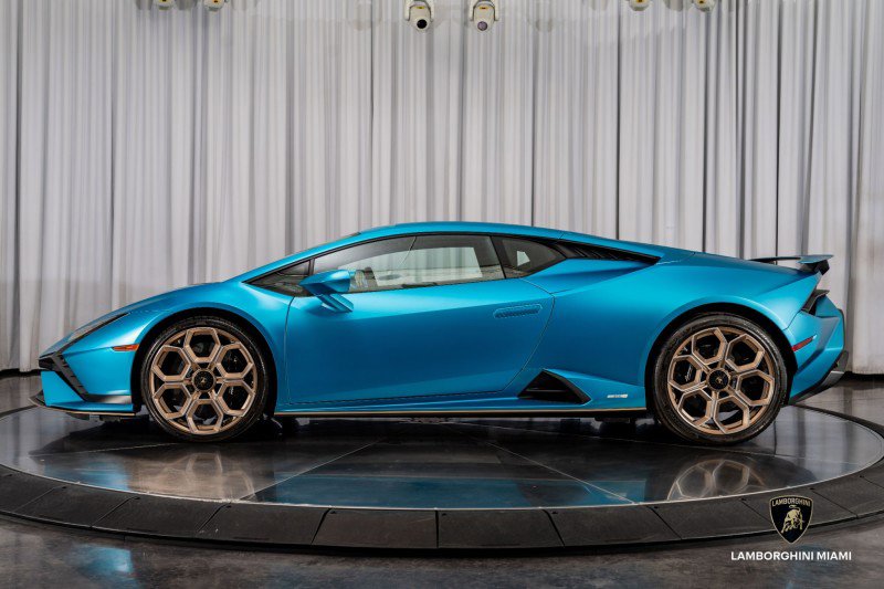 Used 2024 Lamborghini Huracan Tecnica image 9