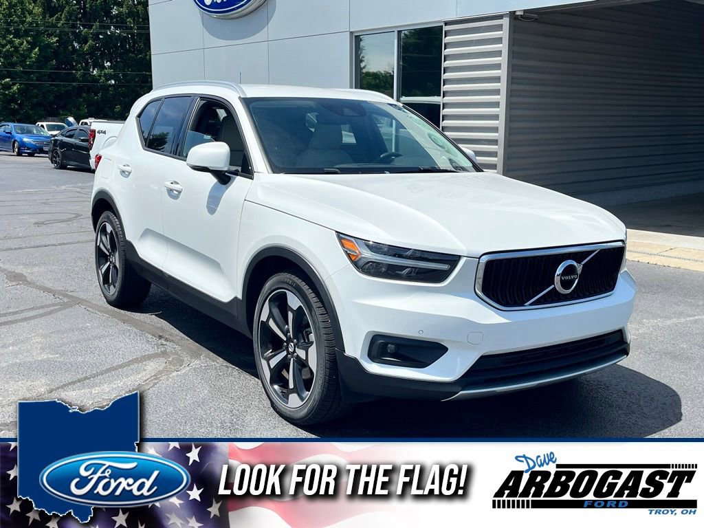 Used 2021 Volvo XC40 T5 Momentum