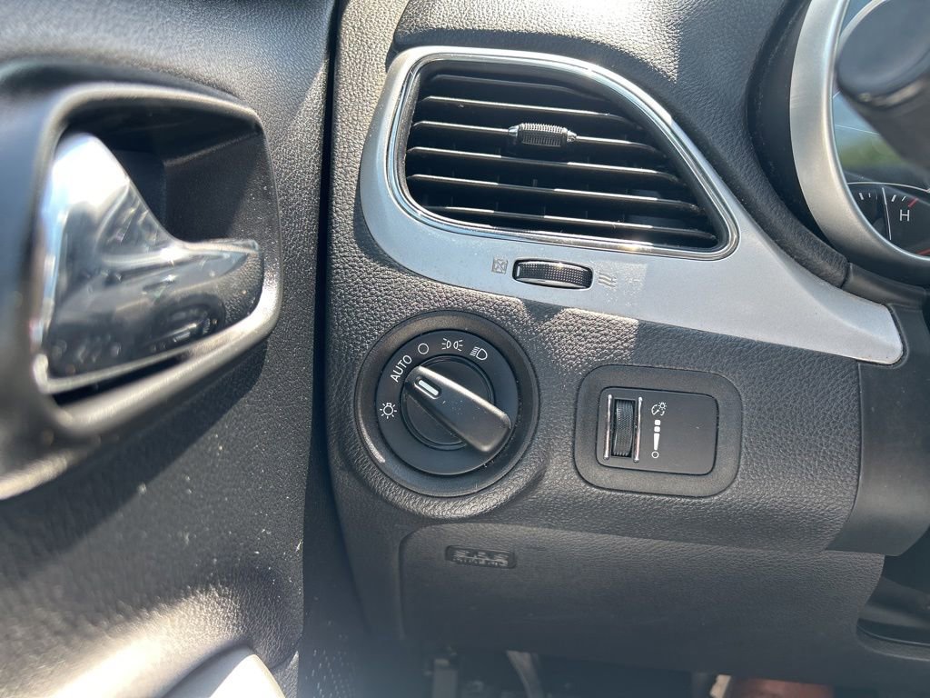 Used 2018 Dodge Journey SE w/ Blacktop Package FWD image 16
