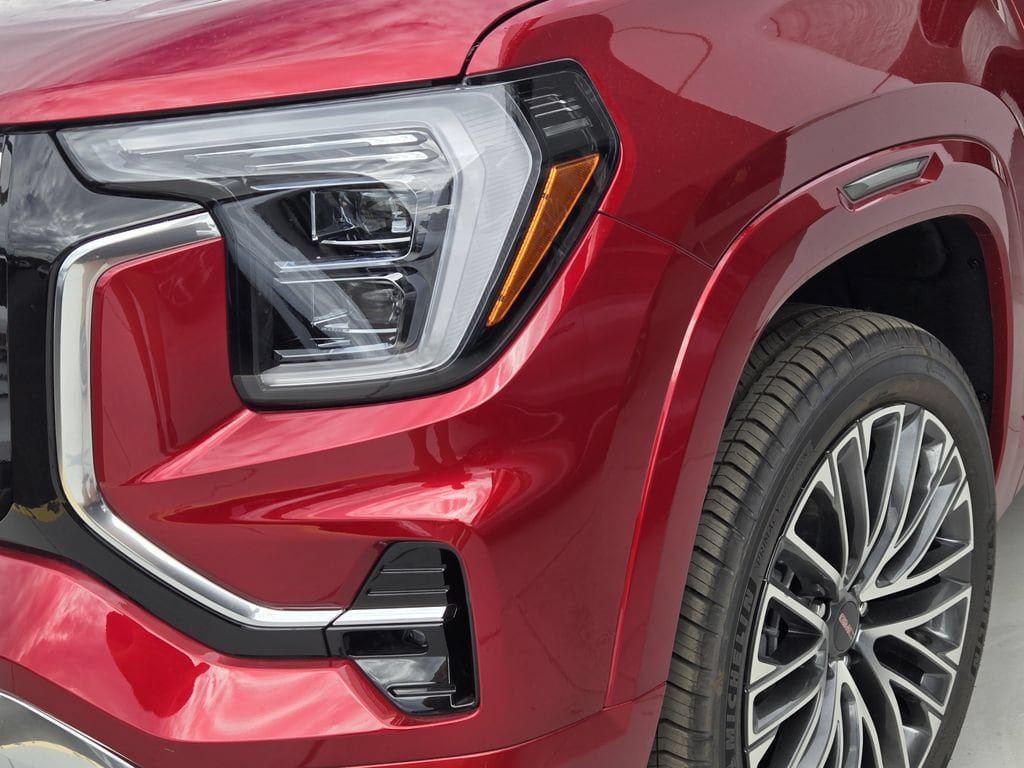 New 2026 GMC Terrain Denali w/ LPO, Black Badging Package AWD/4WD image 5