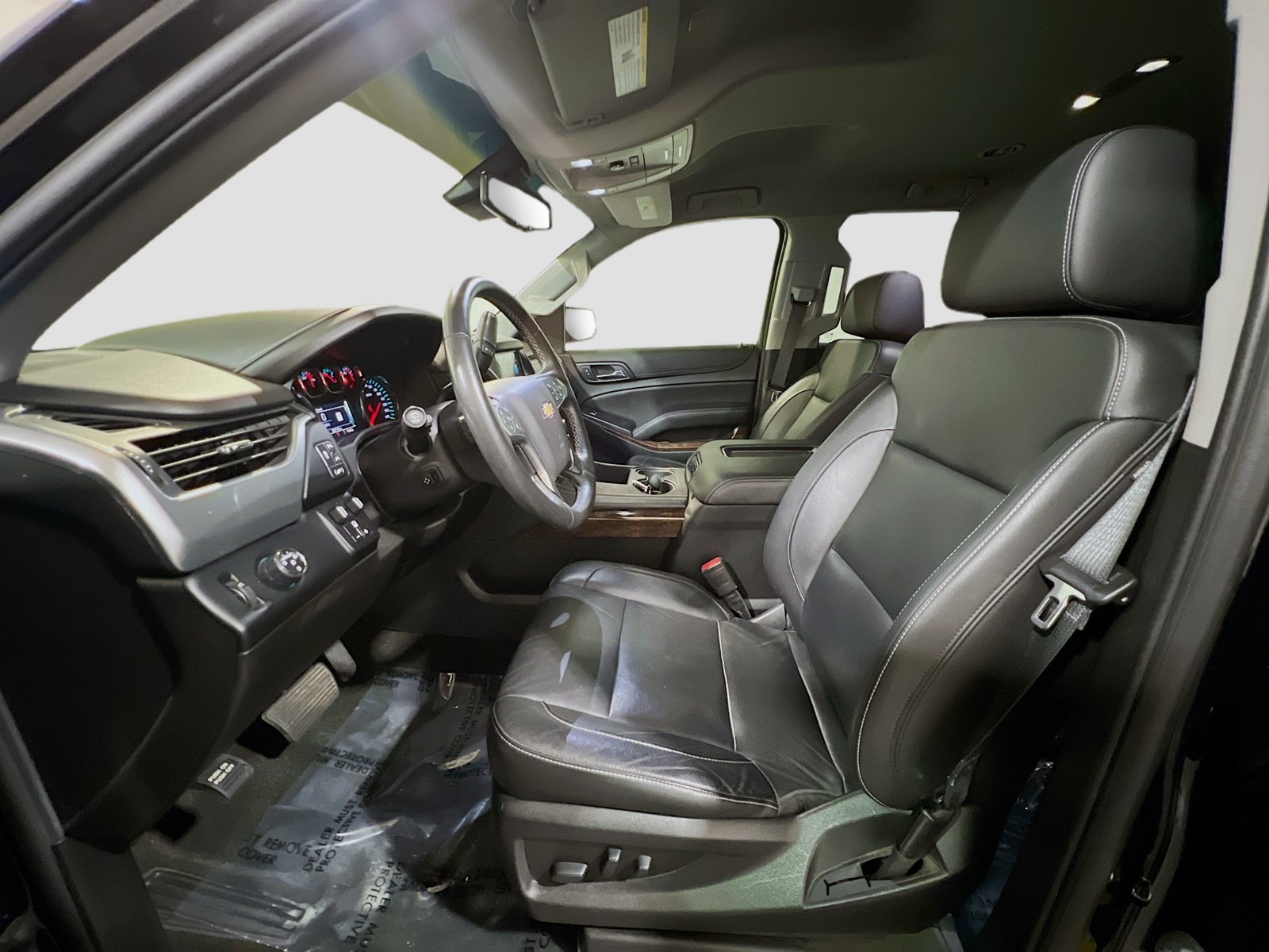 Used 2018 Chevrolet Suburban LT w/ Luxury Package RWD image 16