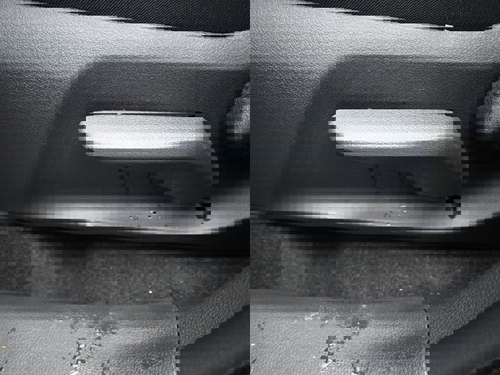 New 2025 Toyota RAV4 LE image 10