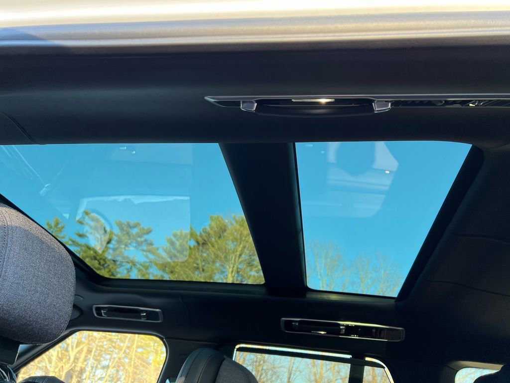 New 2026 Land Rover Range Rover SV image 26