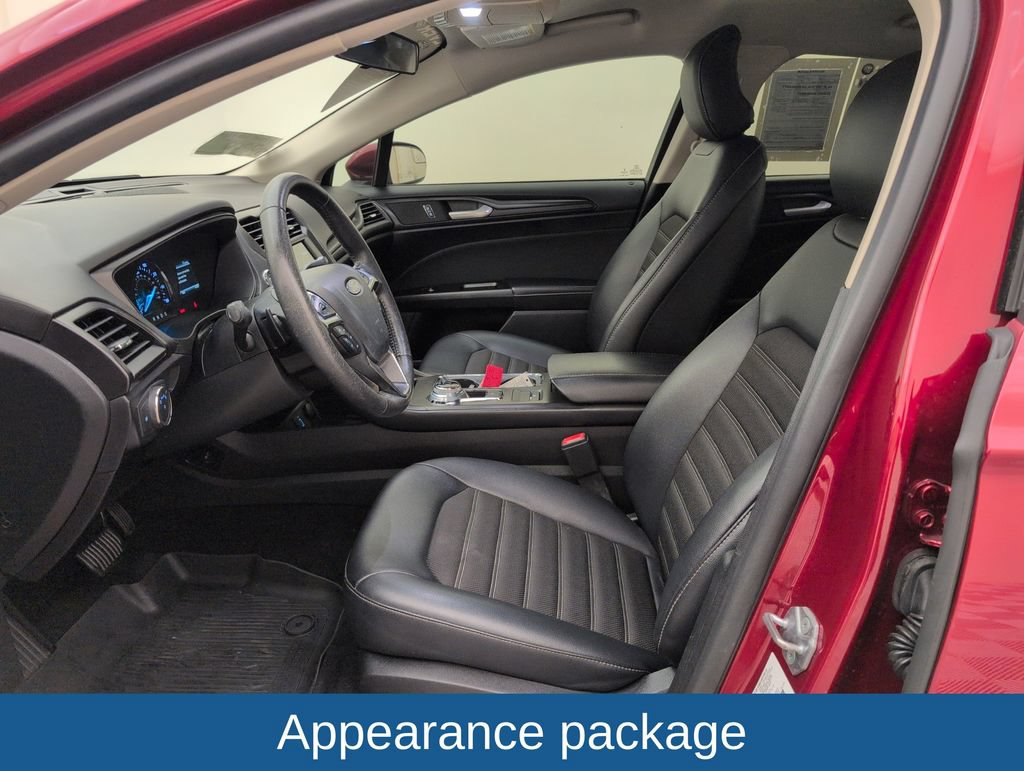 Used 2018 Ford Fusion SE w/ Equipment Group 201A FWD image 4