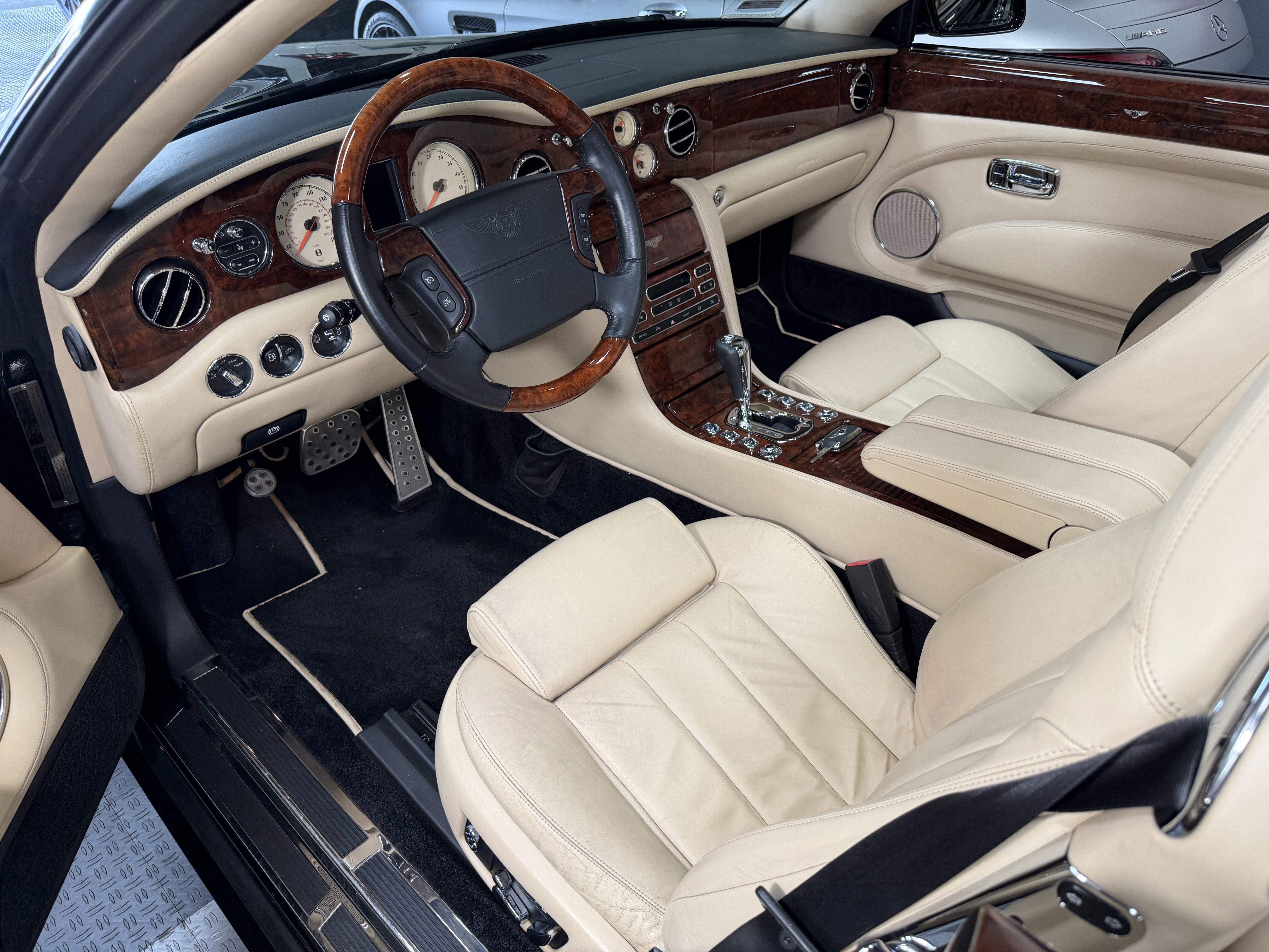 Used 2007 Bentley Azure image 45