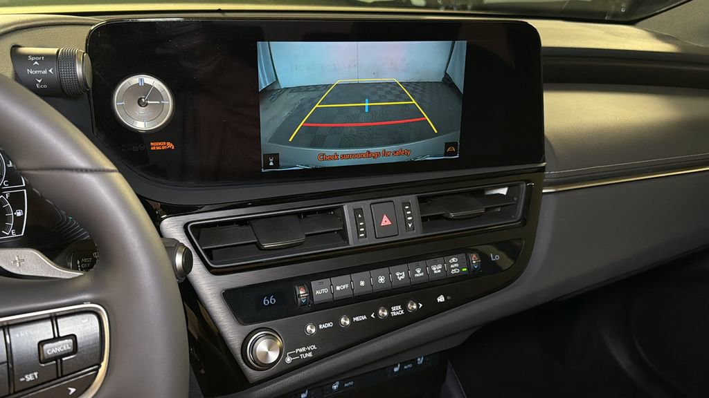 Used 2025 Lexus ES 300h w/ Premium Package image 28