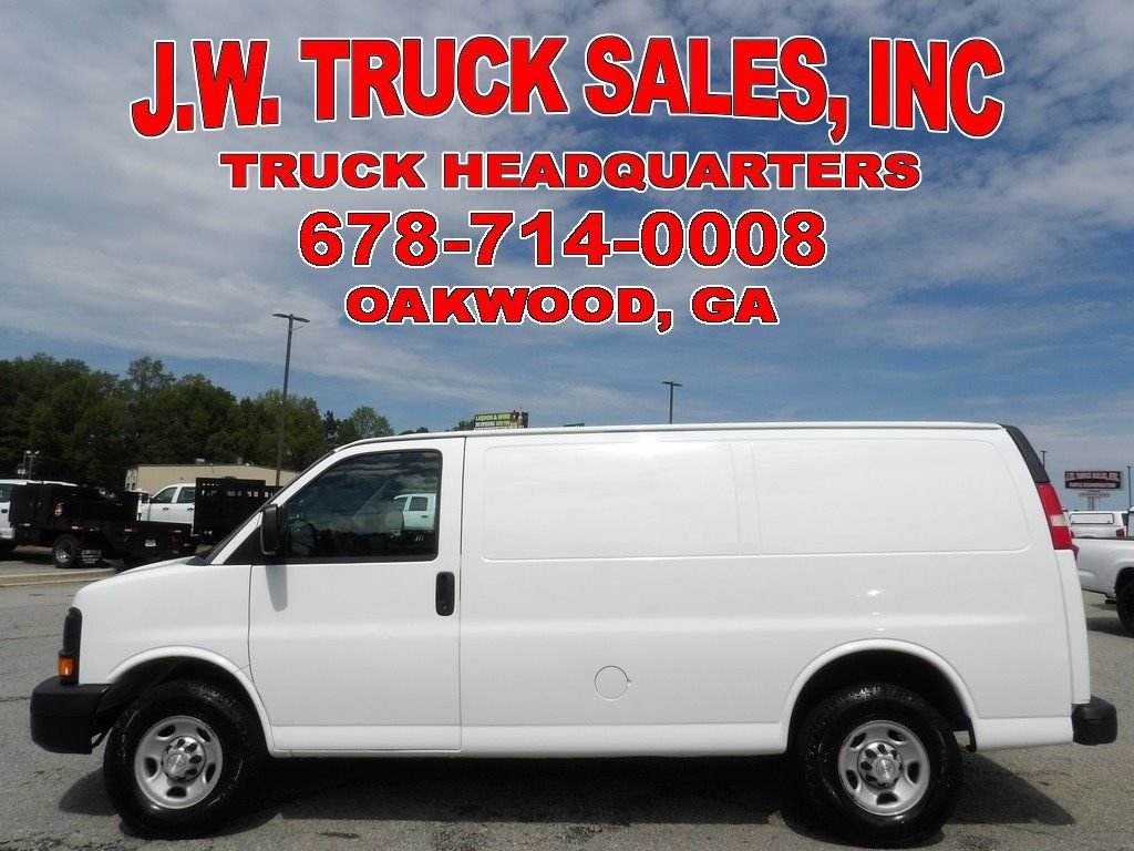 Used 2016 Chevrolet Express 2500 RWD image 2