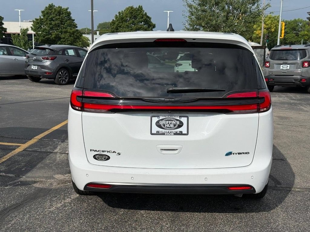 Used 2024 Chrysler Pacifica Limited FWD image 4