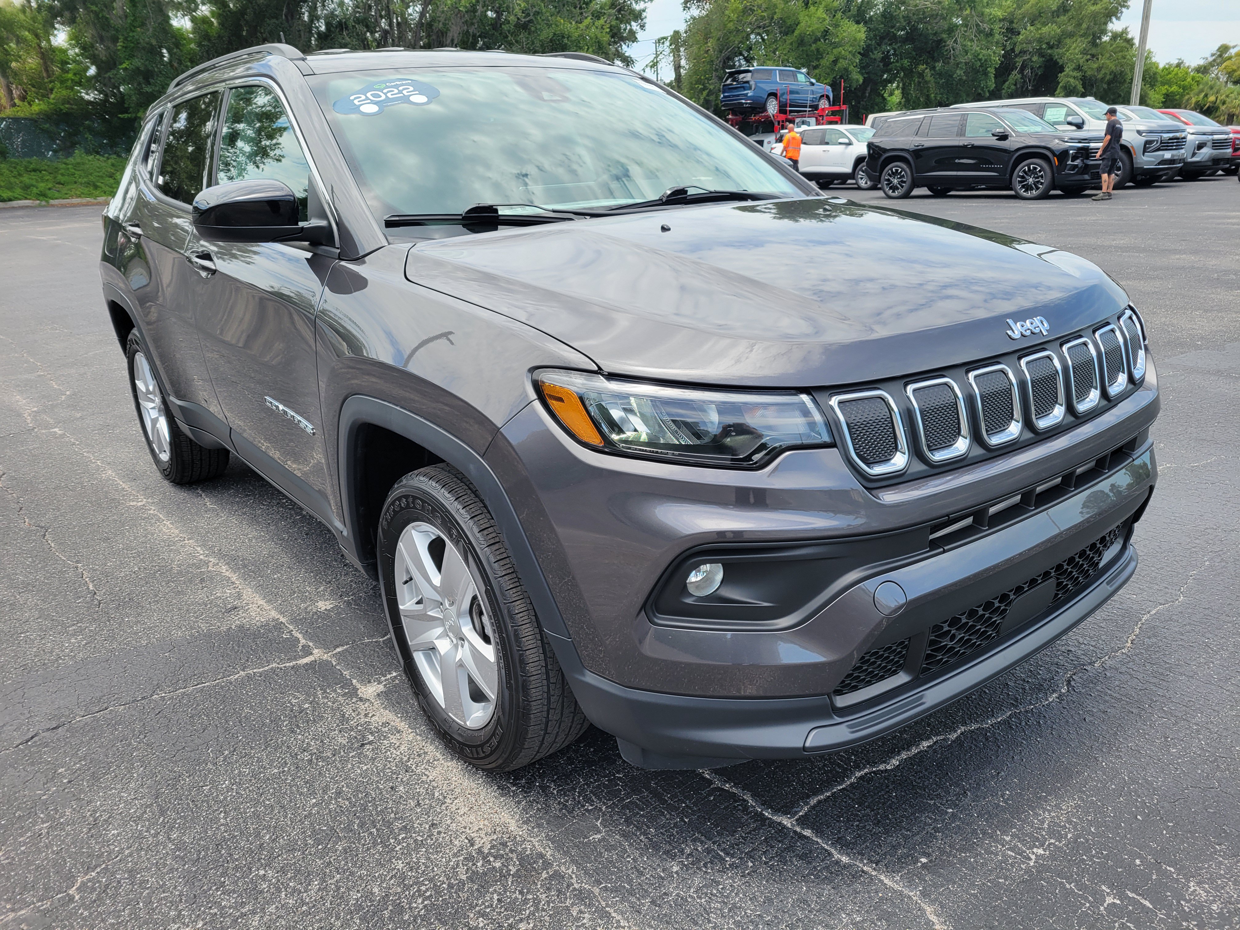 Used 2022 Jeep Compass Latitude w/ Convenience Group AWD/4WD image 3