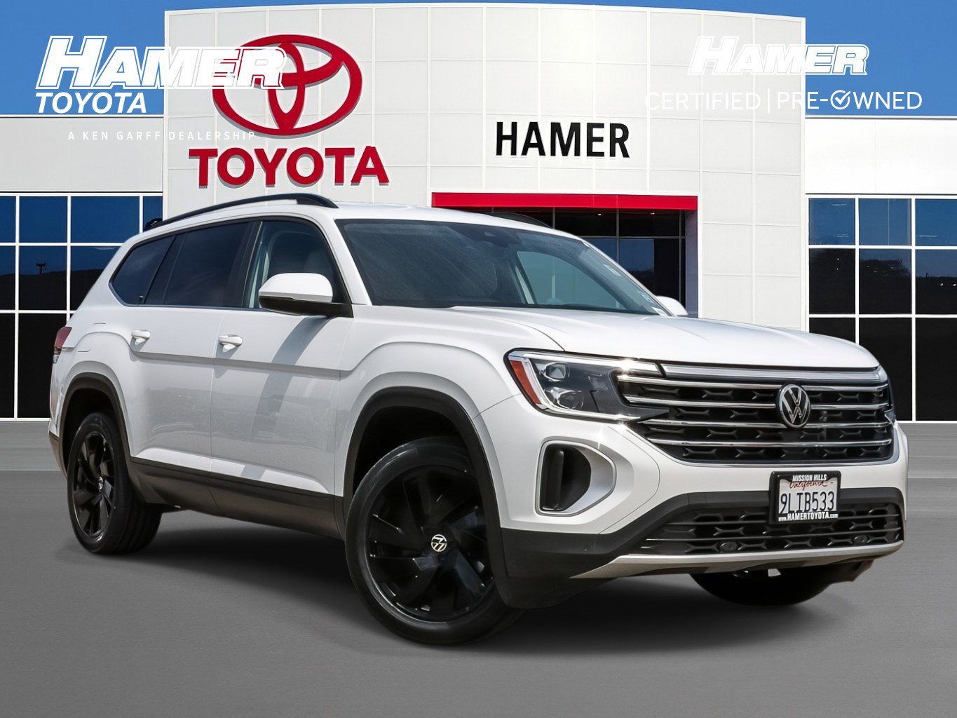 Used 2024 Volkswagen Atlas SE w/ Black Wheel Package