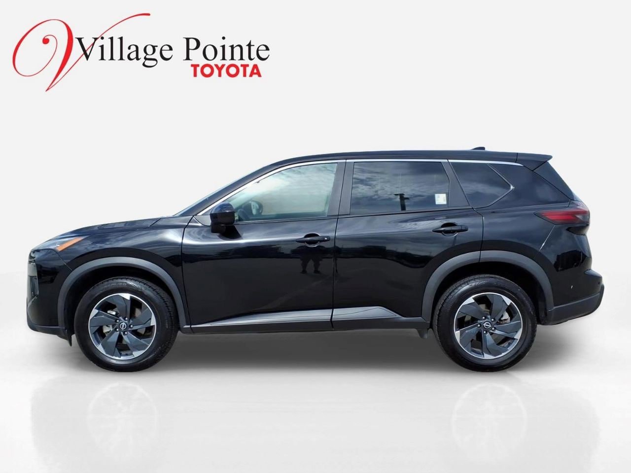 Used 2024 Nissan Rogue SV AWD/4WD image 2
