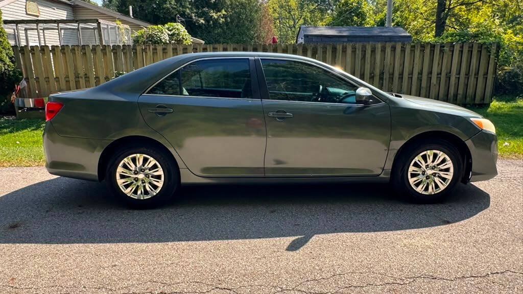 Used 2012 Toyota Camry FWD image 9