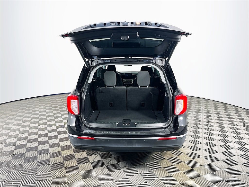 Used 2022 Ford Explorer XLT image 28