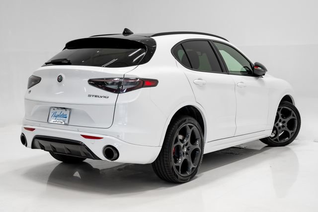 Used 2025 Alfa Romeo Stelvio Tributo Italiano w/ Driving Assist Package AWD/4WD image 31