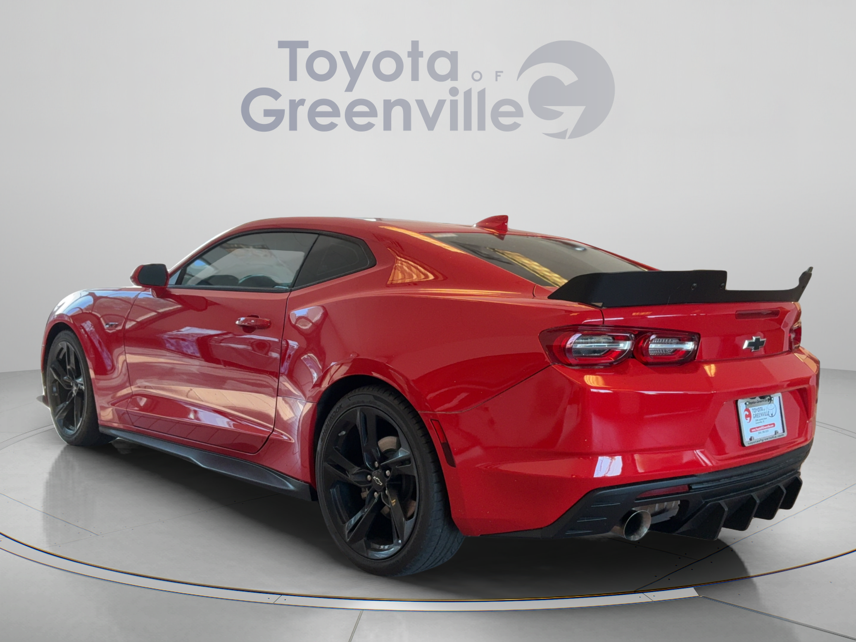 Used 2021 Chevrolet Camaro LT w/ Technology Package RWD image 4