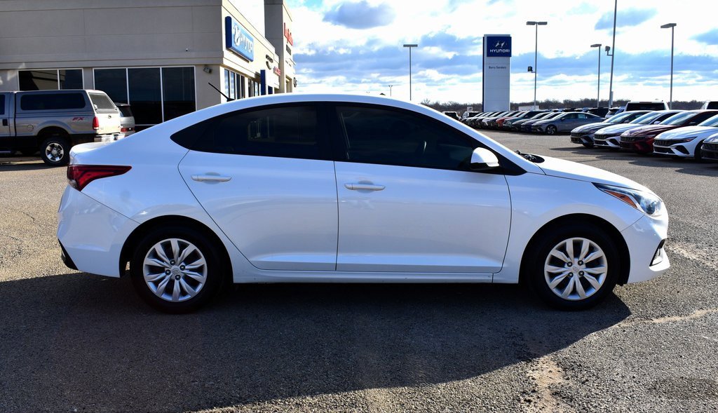 Used 2020 Hyundai Accent SE image 2