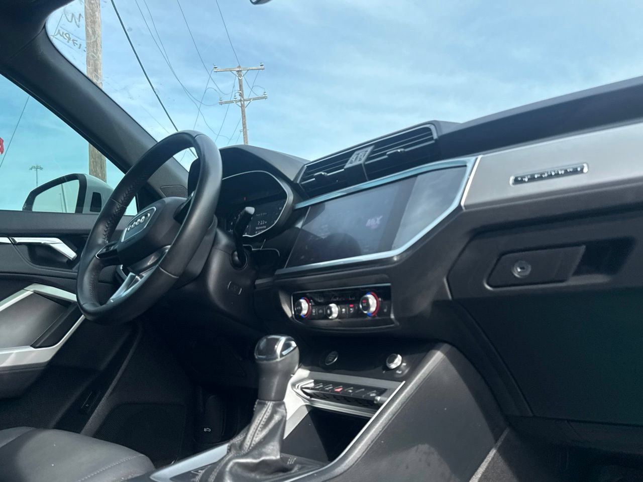 Used 2020 Audi Q3 2.0T Premium w/ Convenience Package AWD/4WD image 24