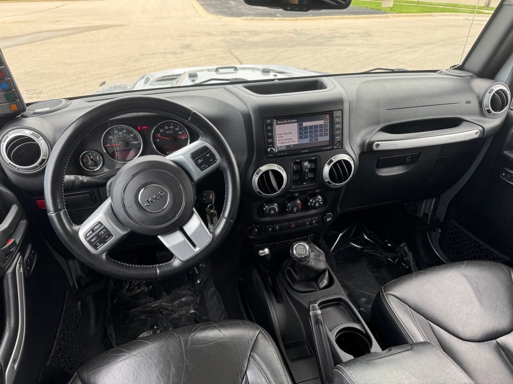 Used 2015 Jeep Wrangler Unlimited Rubicon AWD/4WD image 4