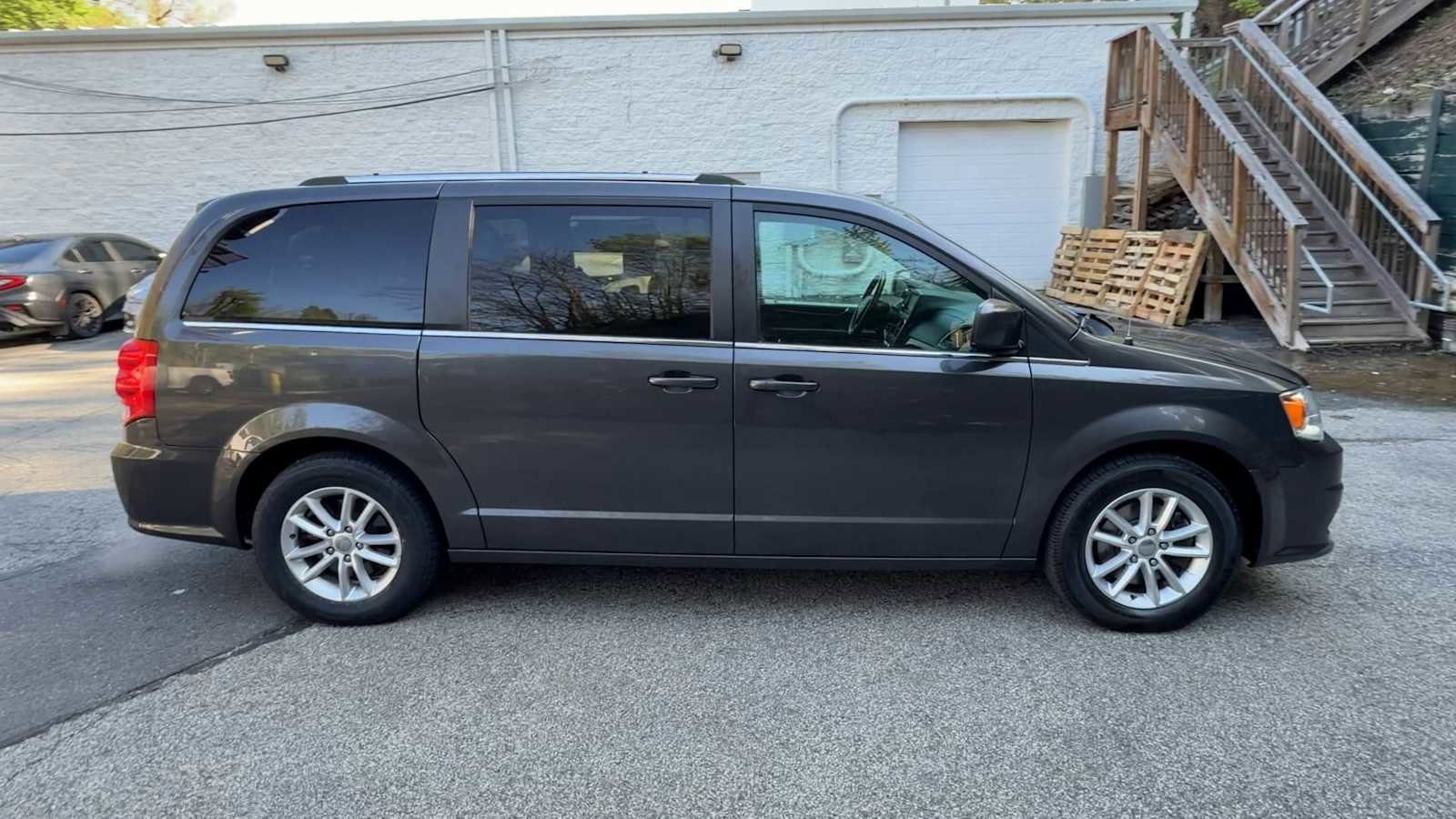 Used 2018 Dodge Grand Caravan SXT FWD image 9