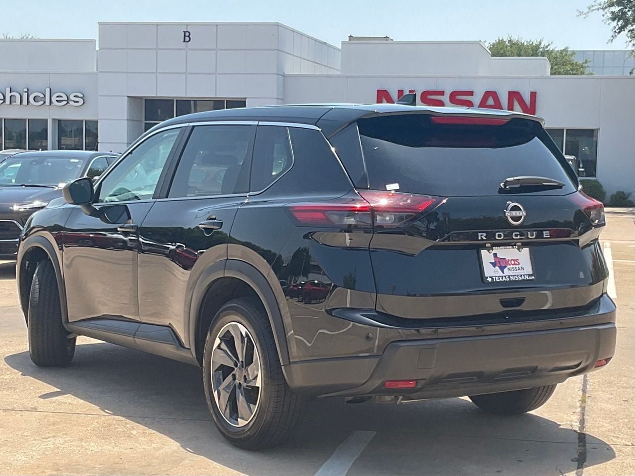 Used 2025 Nissan Rogue SV FWD image 6