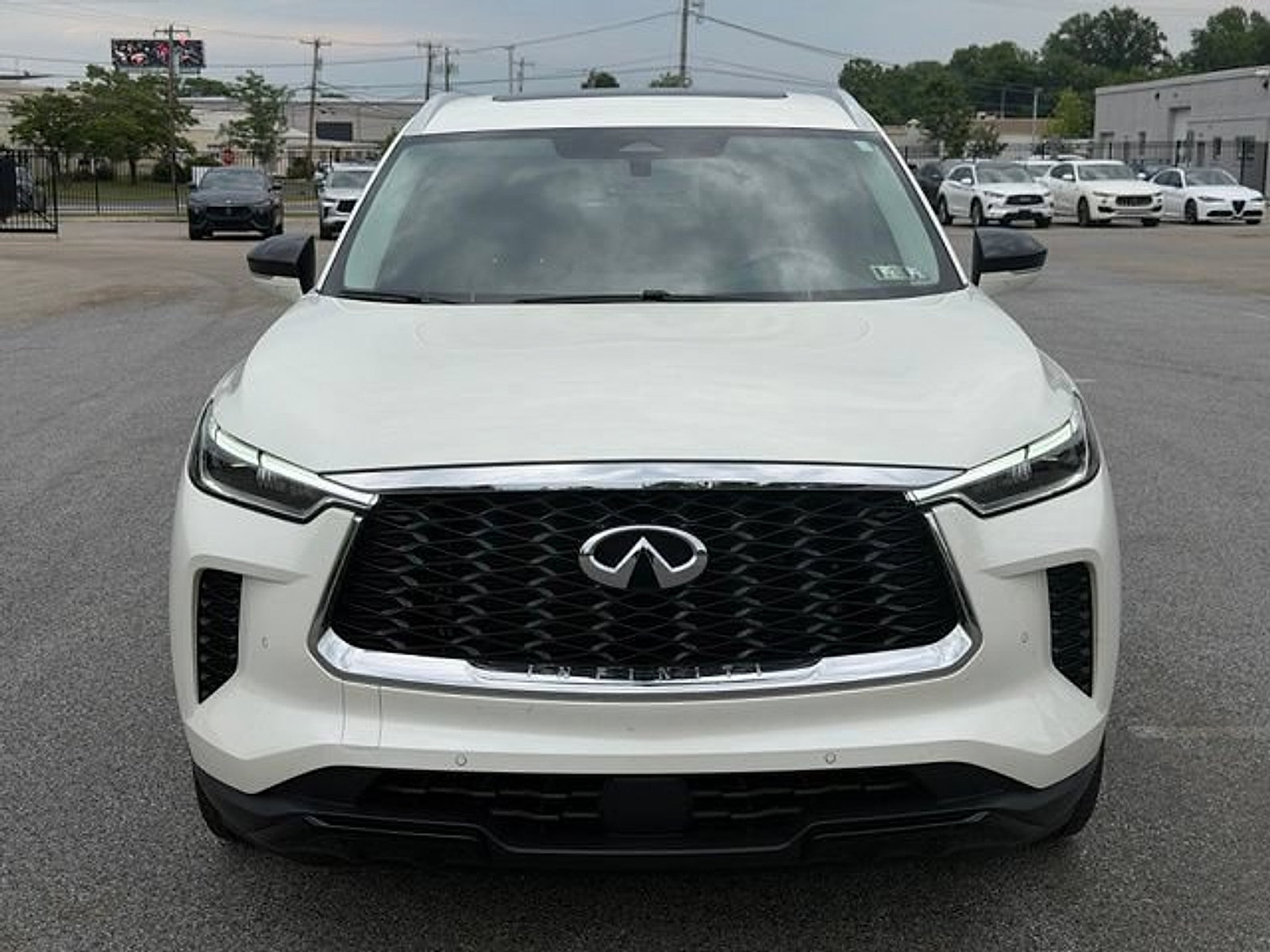 Used 2023 INFINITI QX60 Luxe w/ Performance Audio Package AWD/4WD image 2