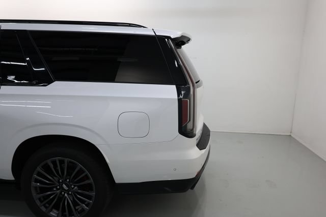 Used 2024 Cadillac Escalade ESV V w/ Heavy-Duty Trailer Package AWD/4WD image 69