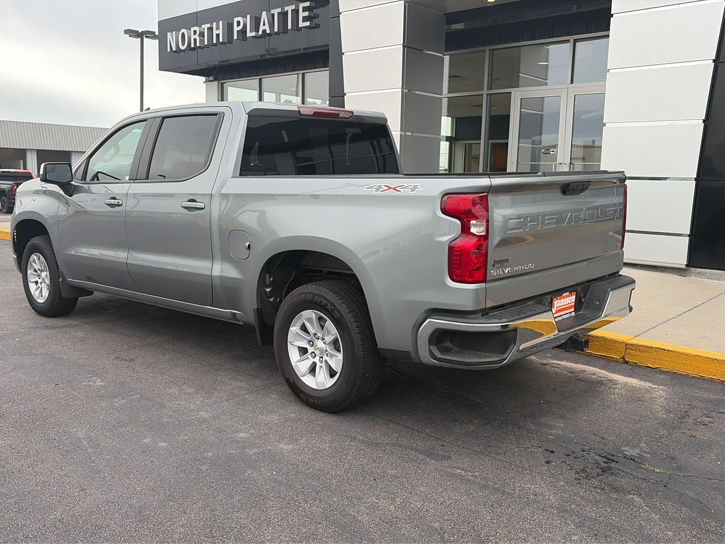 Used 2025 Chevrolet Silverado 1500 LT AWD/4WD image 8
