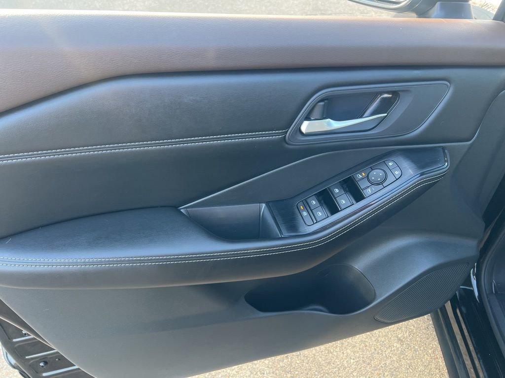 Certified 2023 Nissan Rogue SV w/ SV Premium B Package image 7