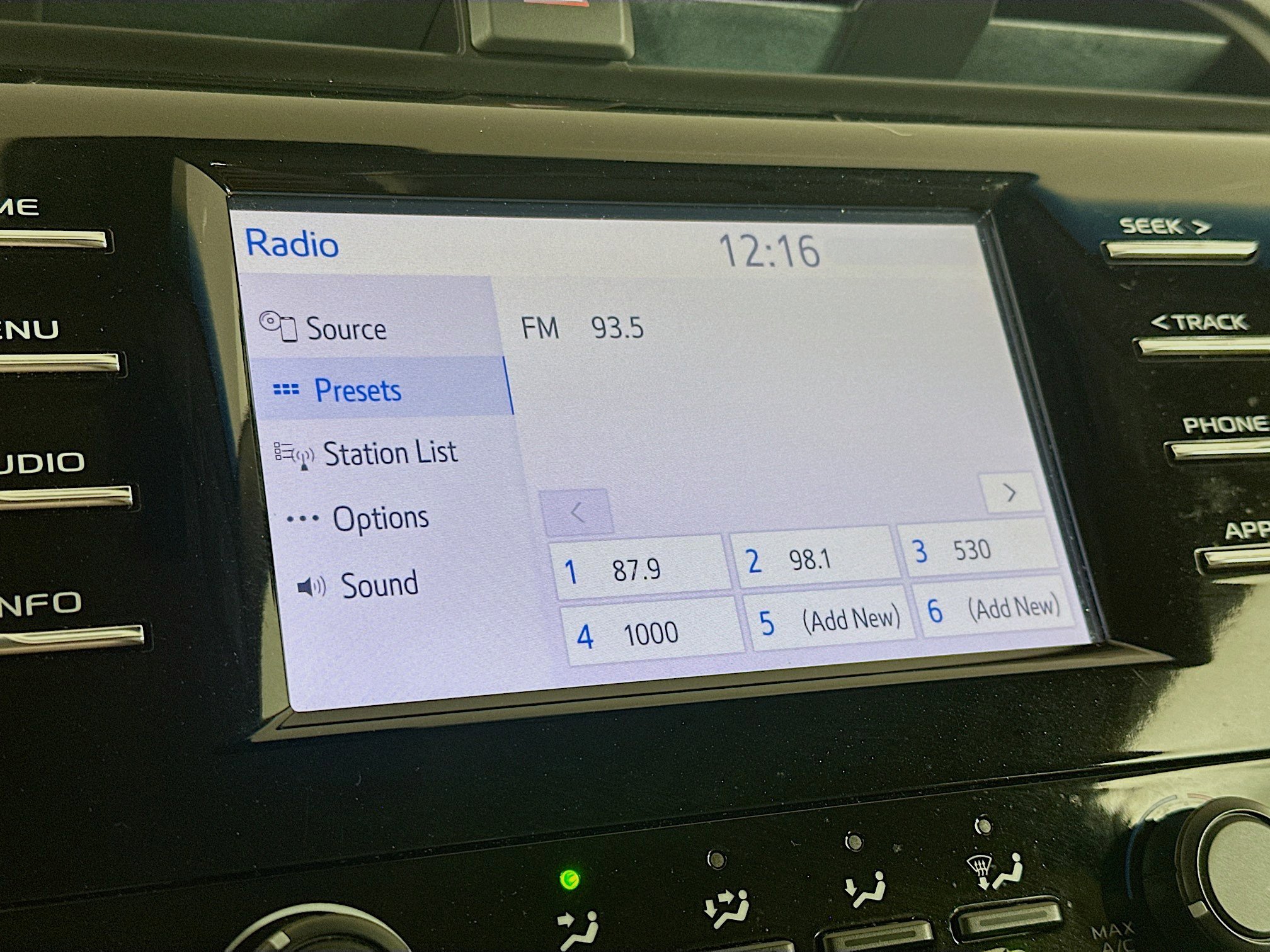 Used 2018 Toyota Camry LE FWD image 21