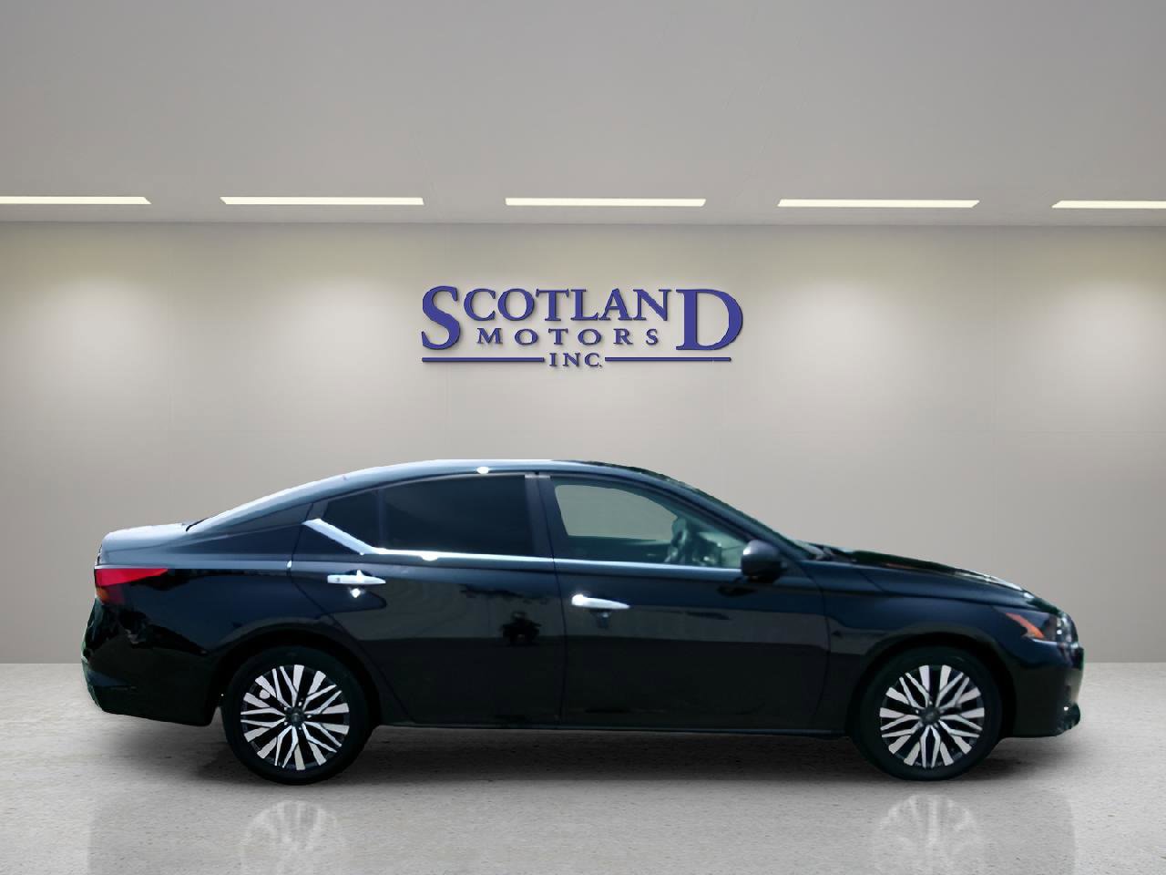 Used 2024 Nissan Altima 2.5 SV FWD image 5