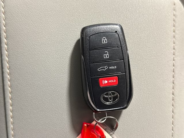 Certified 2024 Toyota Venza XLE AWD/4WD image 44