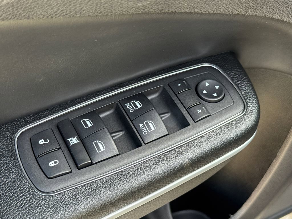 Used 2023 Chrysler 300 Touring L RWD image 18