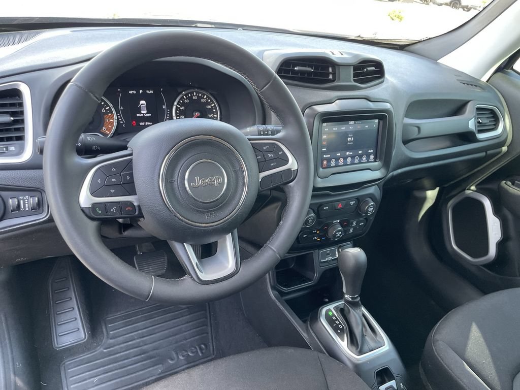 Used 2019 Jeep Renegade Latitude FWD image 10