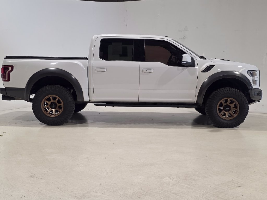 Used 2017 Ford F150 Raptor w/ Equipment Group 802A Luxury AWD/4WD image 4