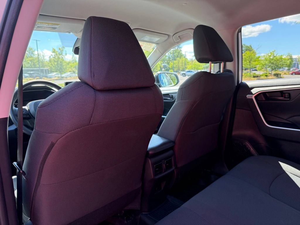 Certified 2022 Toyota RAV4 LE AWD/4WD image 16