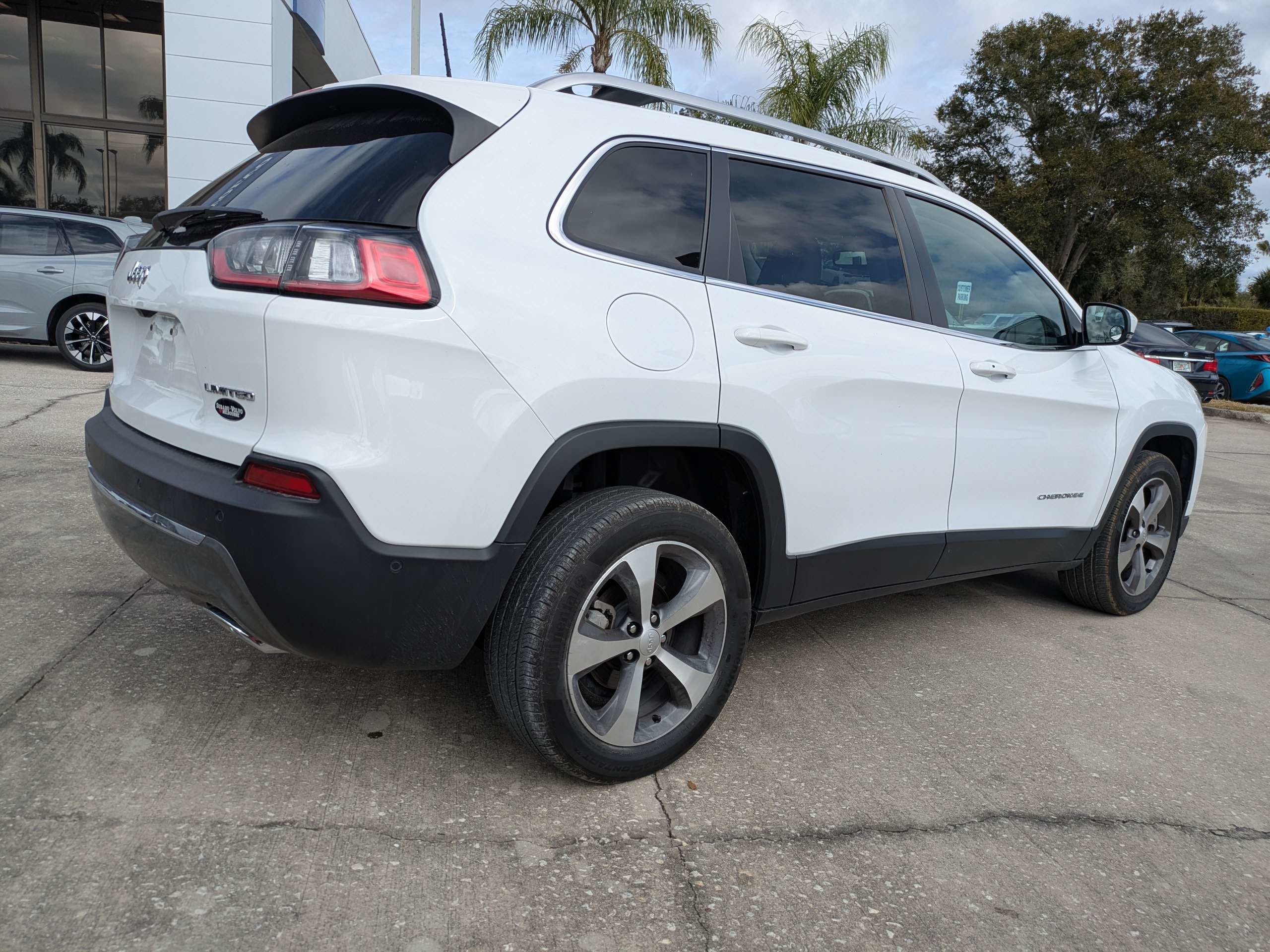 Used 2021 Jeep Cherokee Limited image 4