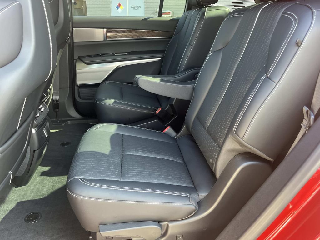 Certified 2026 Cadillac Vistiq Luxury w/ LPO, Floor Liner Package AWD/4WD image 20