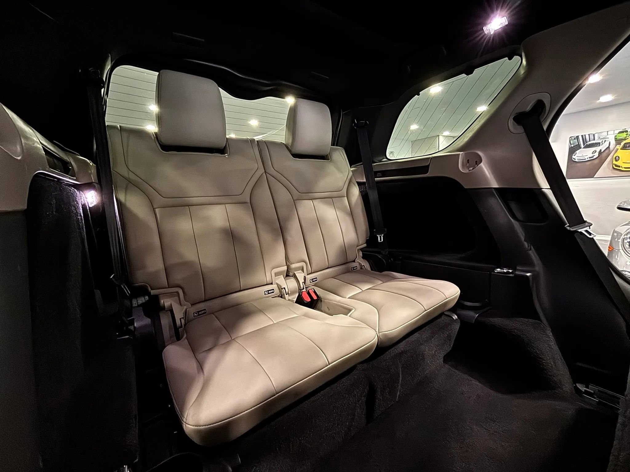 Used 2017 Land Rover Discovery SE AWD/4WD image 21