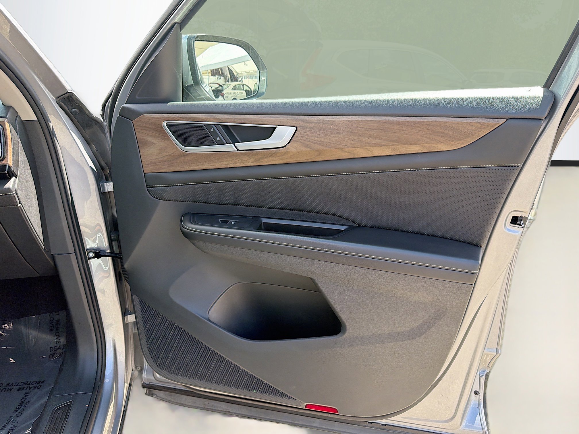 Used 2024 Volkswagen Atlas SE image 45