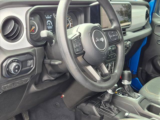 Used 2025 Jeep Gladiator Sport AWD/4WD image 9