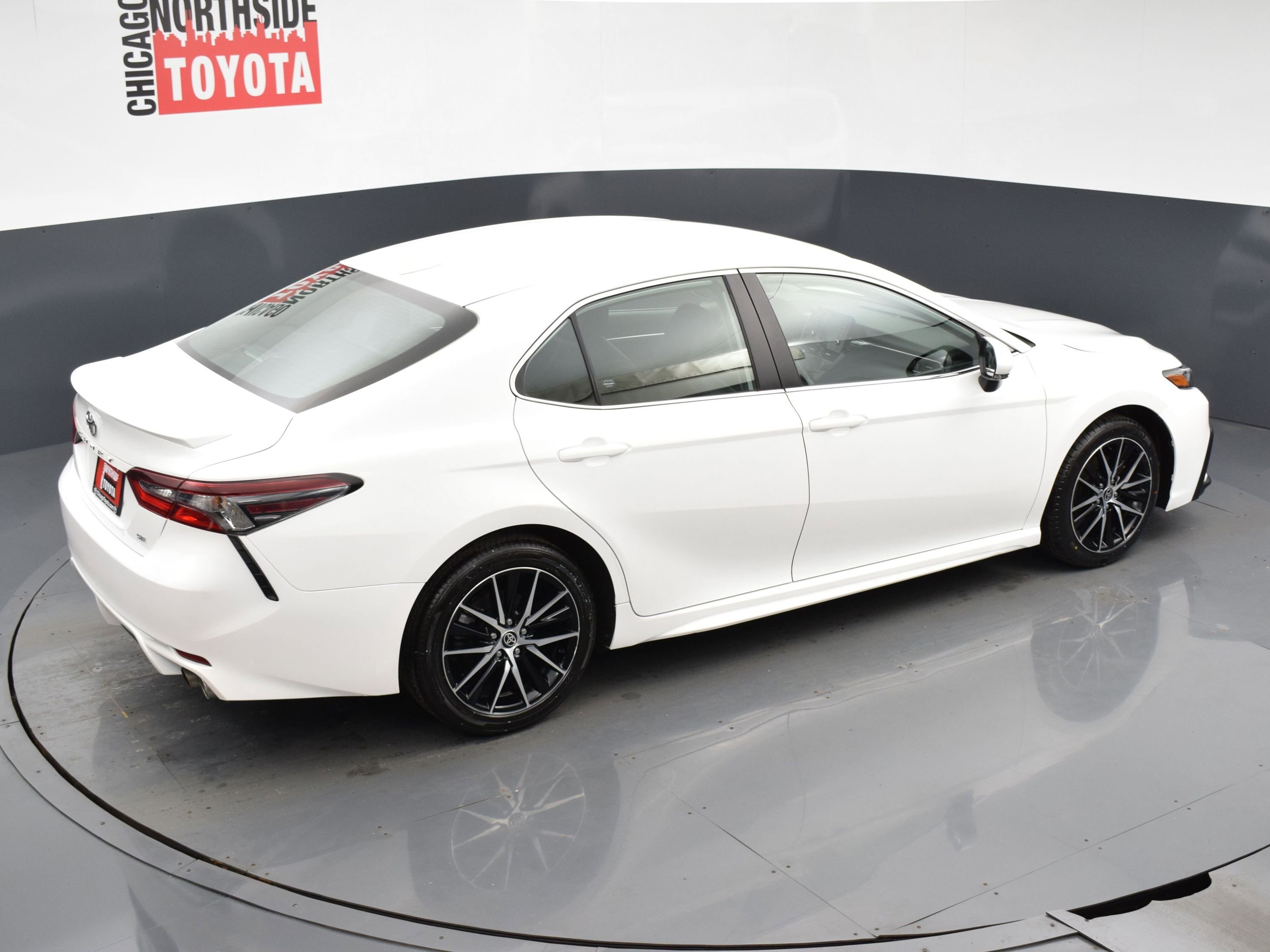 Used 2024 Toyota Camry SE FWD image 19