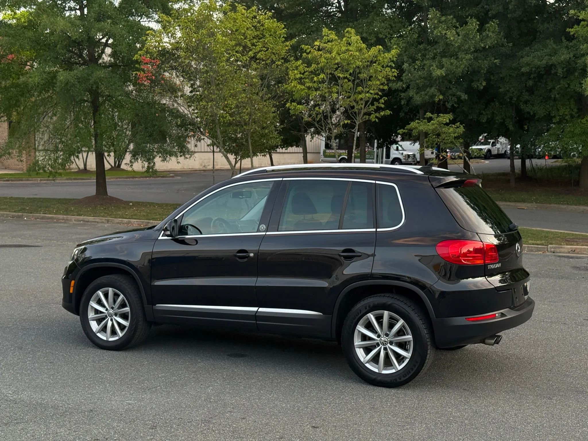 Used 2017 Volkswagen Tiguan Wolfsburg Edition image 11