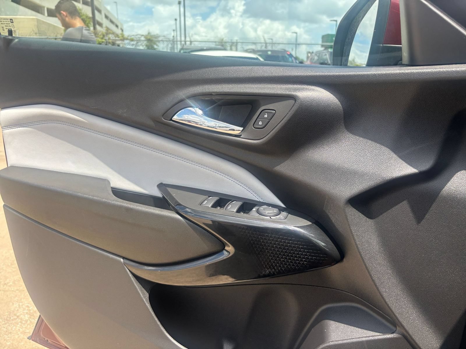 Used 2025 Chevrolet Trax LT FWD image 18