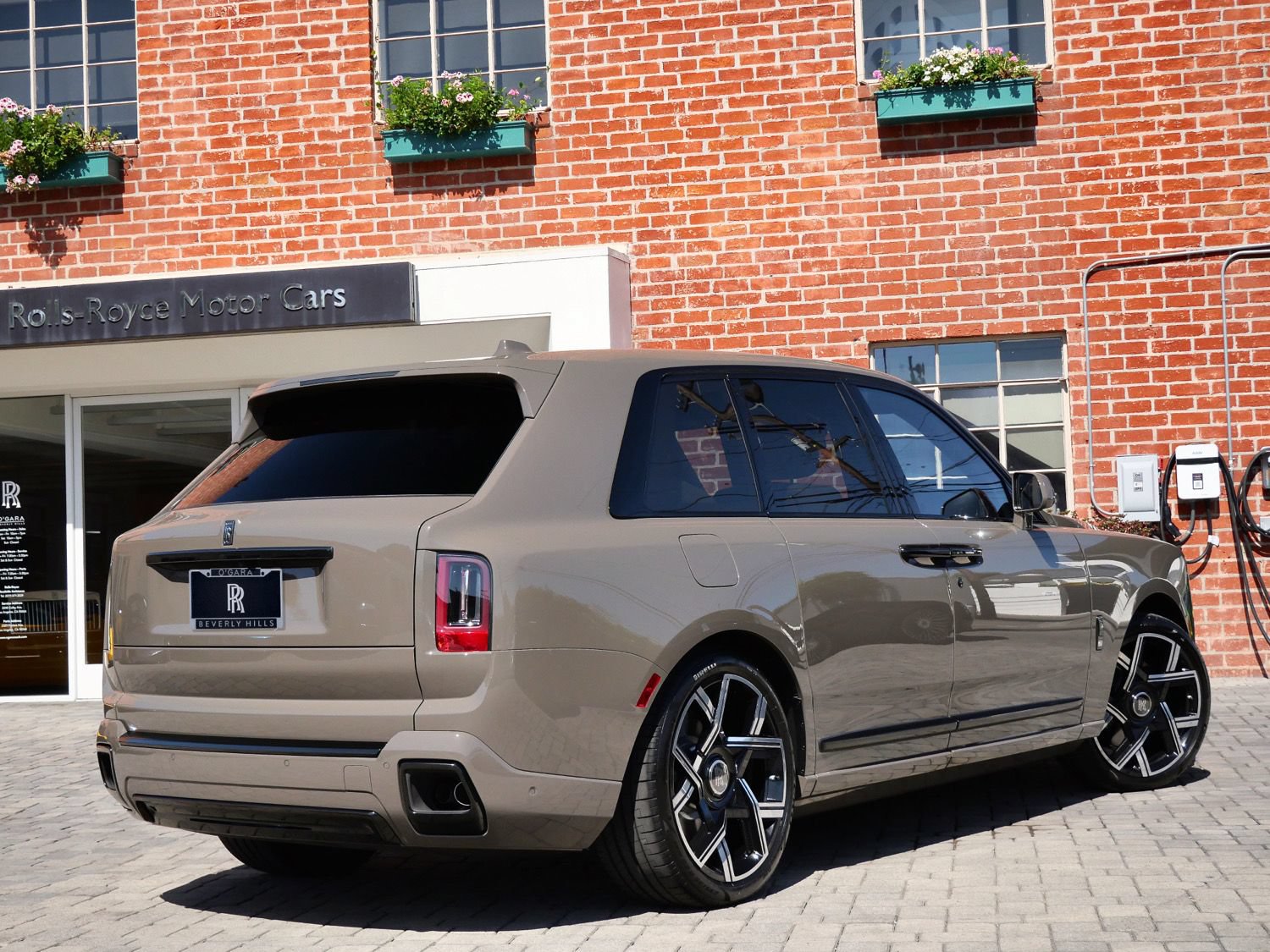 New 2027 Rolls-Royce Cullinan Black Badge AWD/4WD image 2
