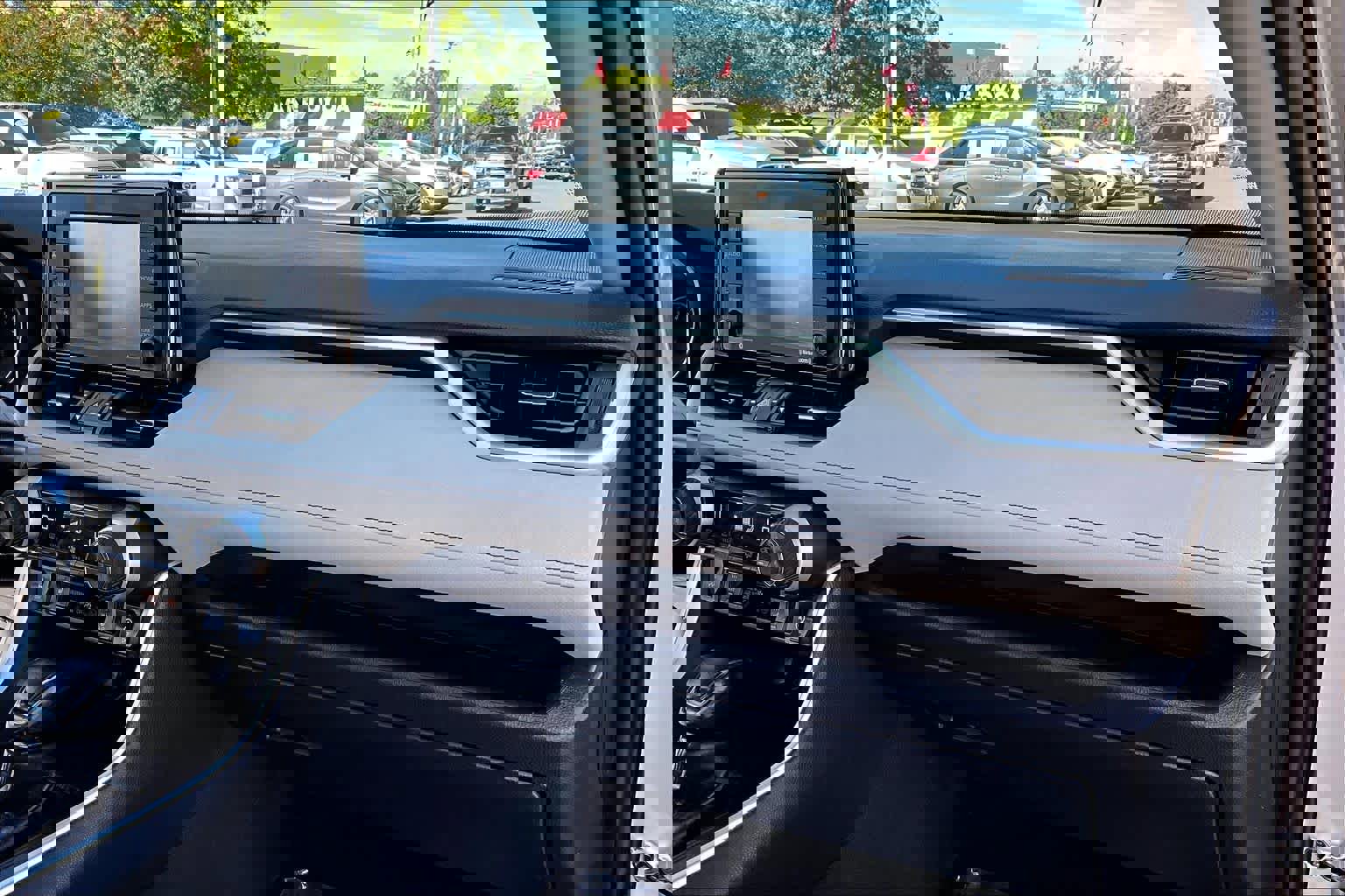 Used 2021 Toyota RAV4 XLE Premium FWD image 18