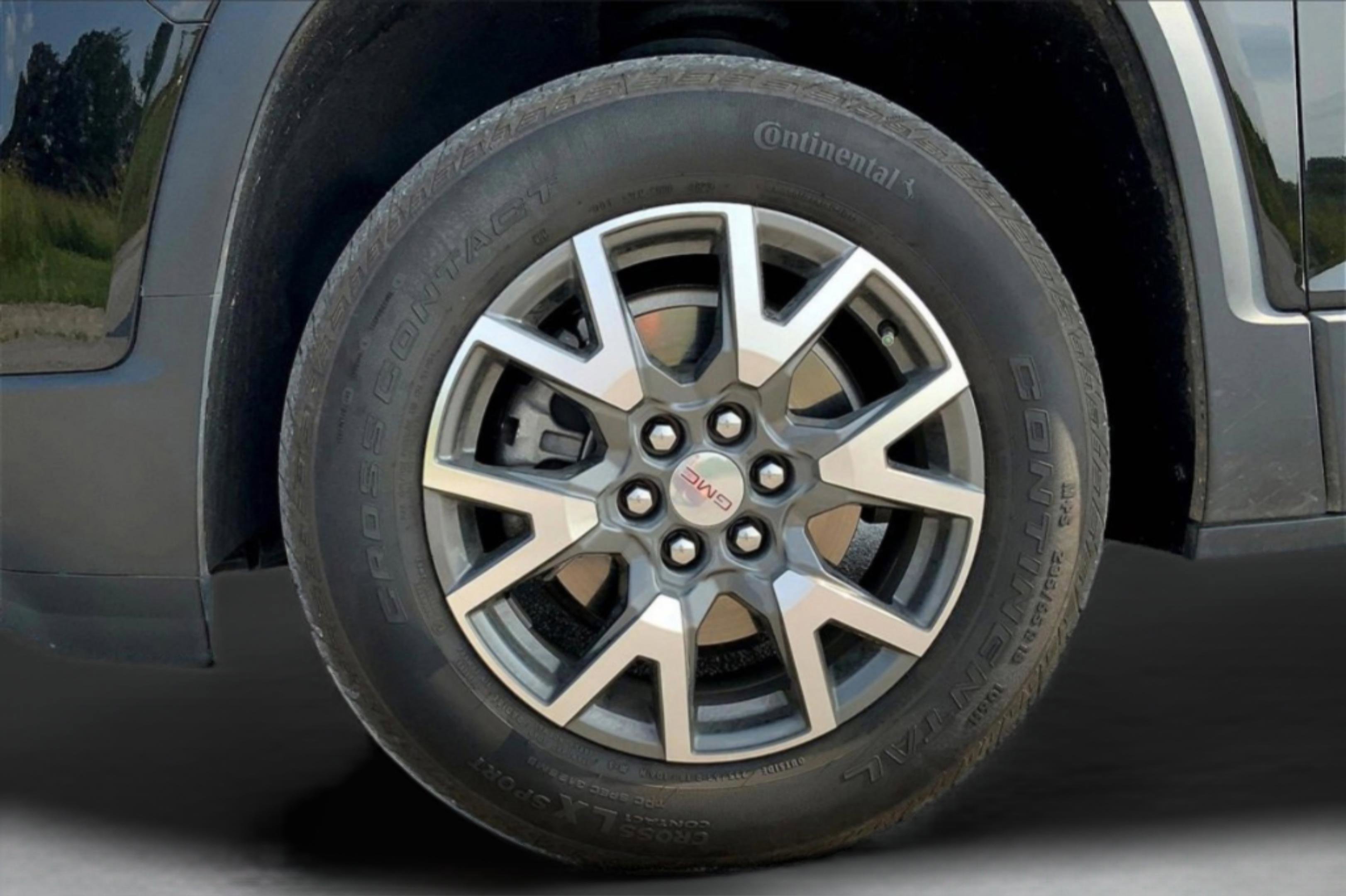 Used 2023 GMC Acadia SLE image 33