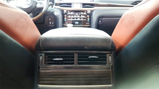 Used 2021 Lexus LX 570 4WD w/ 3rd Row & Luxury Pkg image 56